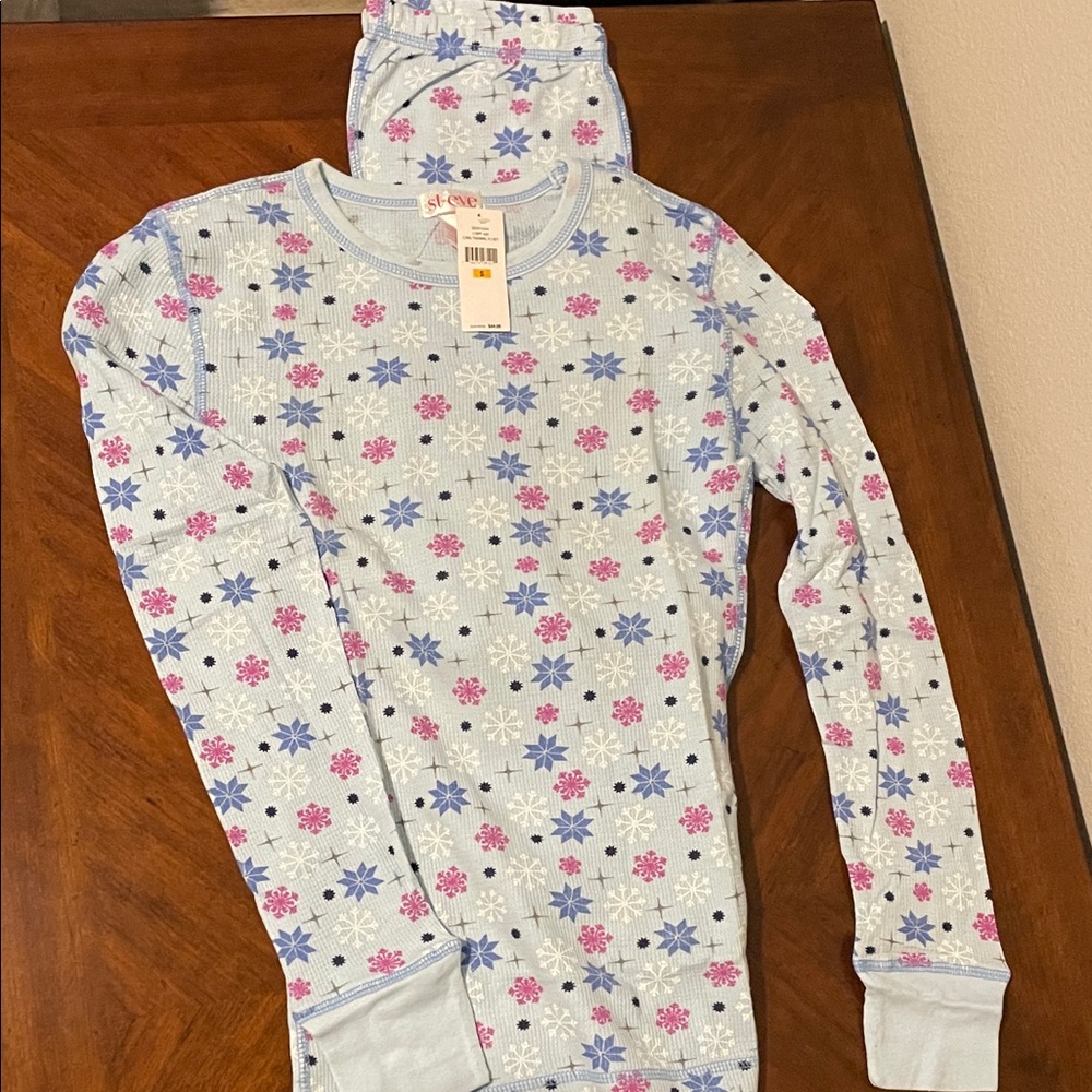 Kids Pajamas with Snowflake and Floral Print